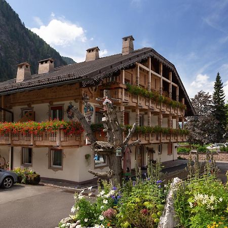 Appartamenti Ladina Campitello di Fassa Eksteriør bilde