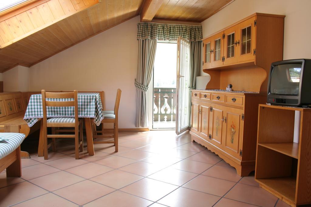 Appartamenti Ladina Campitello di Fassa Rom bilde