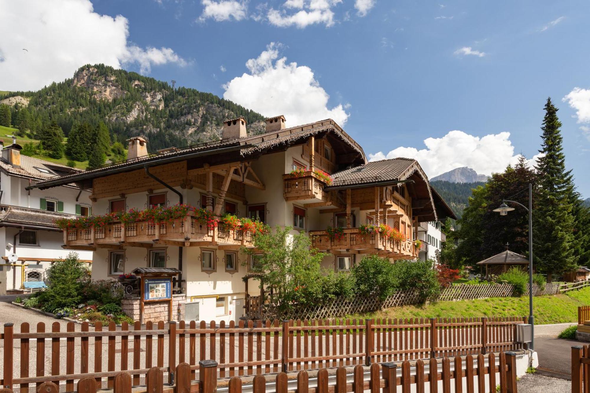 Appartamenti Ladina Campitello di Fassa Eksteriør bilde