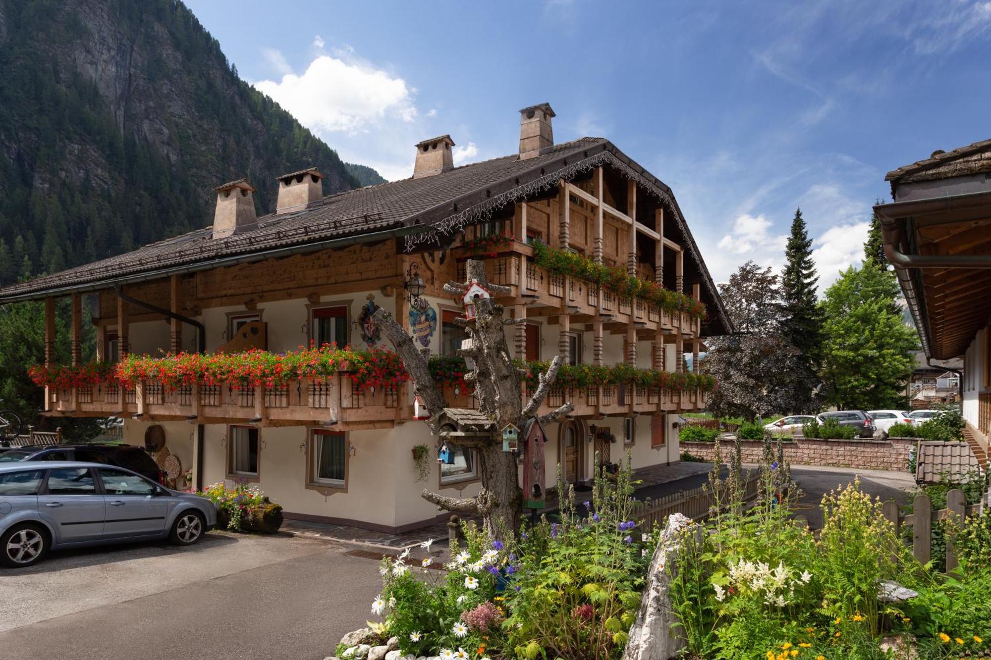Appartamenti Ladina Campitello di Fassa Eksteriør bilde