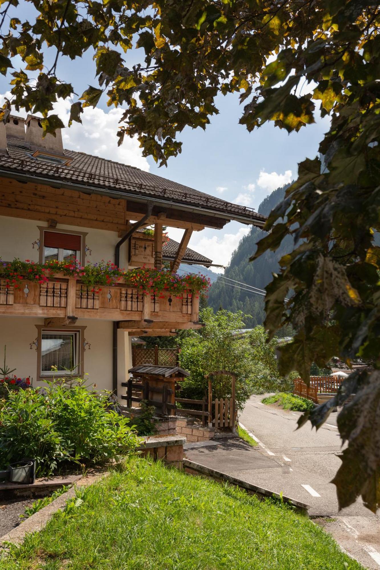Appartamenti Ladina Campitello di Fassa Eksteriør bilde
